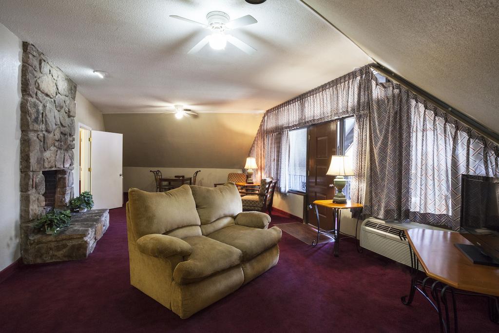 Four Seasons Motor Lodge 蓋特林堡 客房 照片